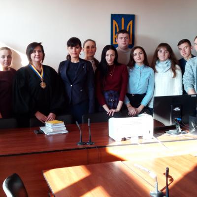 Співпраця з судами